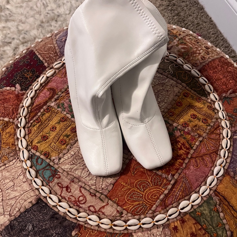 Stylish White Heeled Boots